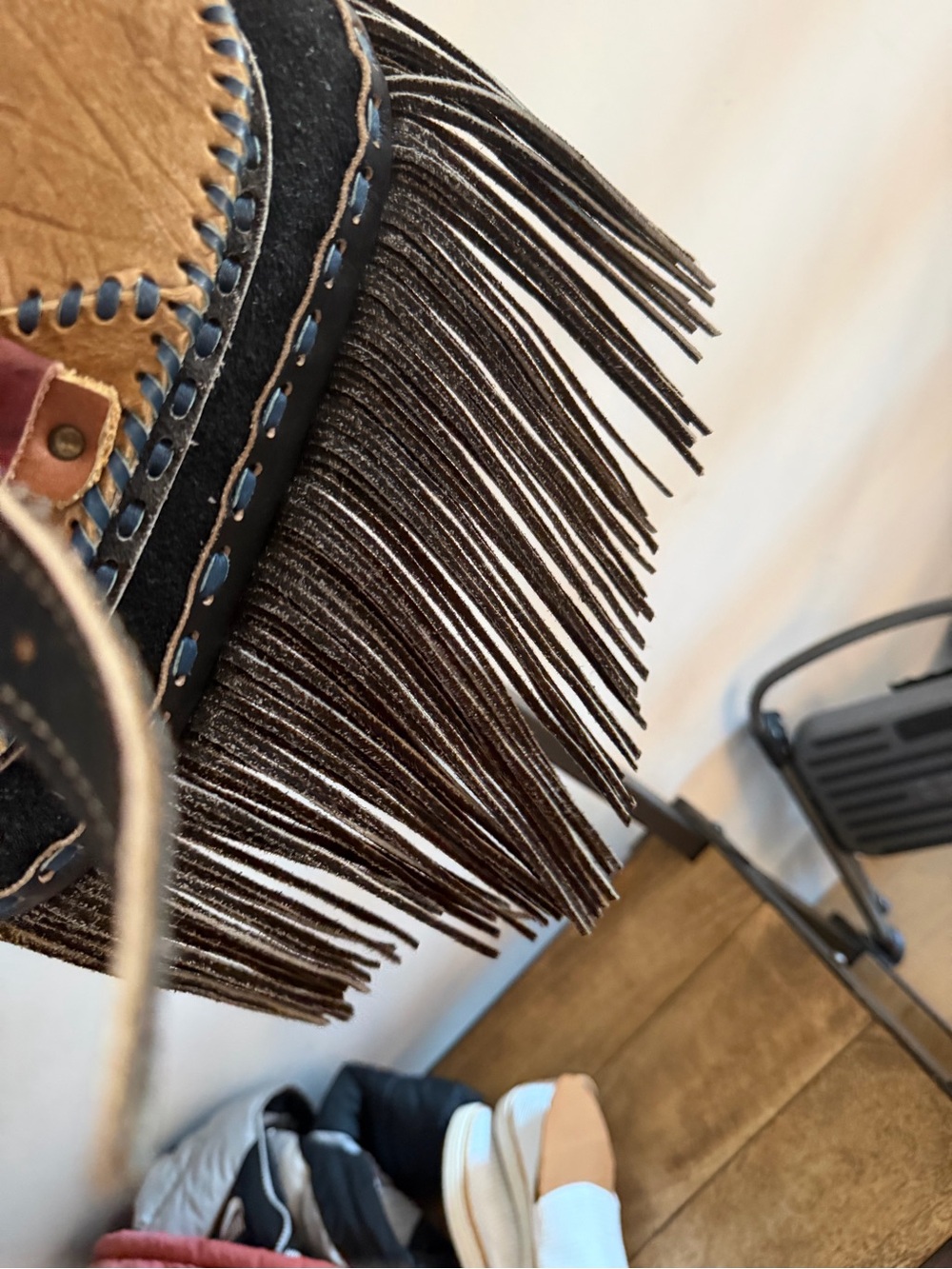 Hand stitched artisan Bohemian Suede Leather Fringe Crossbody Bag vintage Fringe - Picture 8 of 8